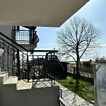 Nine 9 Beachfront Apartamento