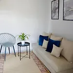 Nine 9 Beachfront Apartamento *