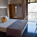 Nine 9 Beachfront Apartamento