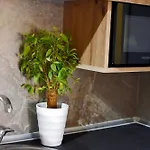 Nine 9 Beachfront Apartamento *