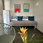 Nine 9 Beachfront Apartamento *