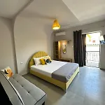 Nine 9 Beachfront Apartamento