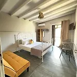 Nine 9 Beachfront Nea Kallikrateia