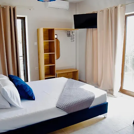 Nine 9 Beachfront Apartmán Nea Kallikrateia