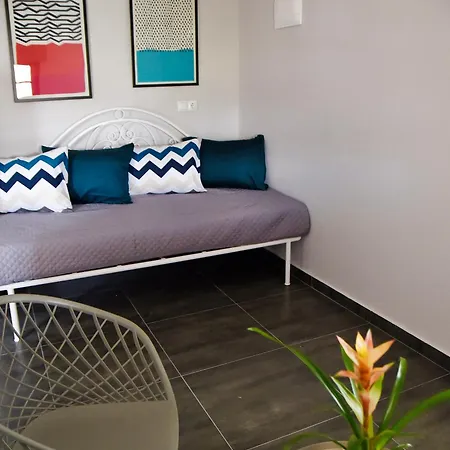 Nine 9 Beachfront Apartment *