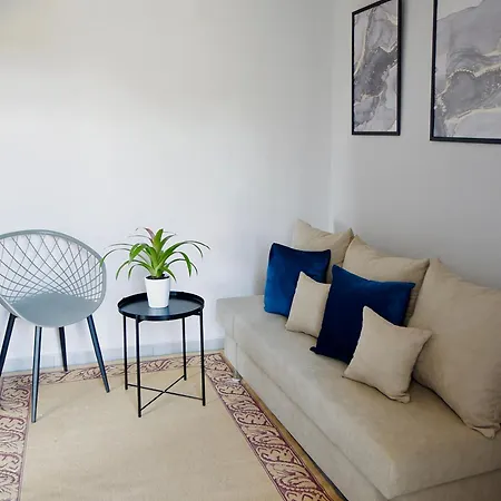 Nine 9 Beachfront Apartment *