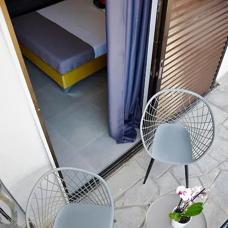 Nine 9 Beachfront Apartment Nea Kallikrateia