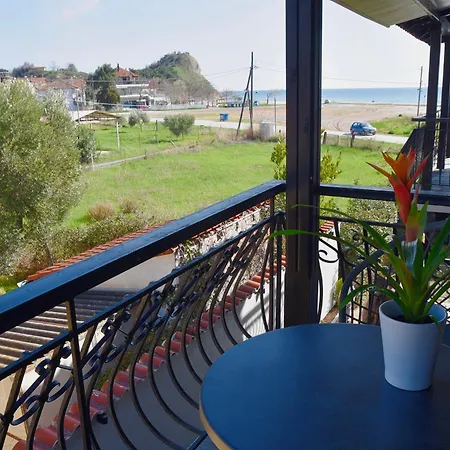 Nine 9 Beachfront Apartment Nea Kallikrateia