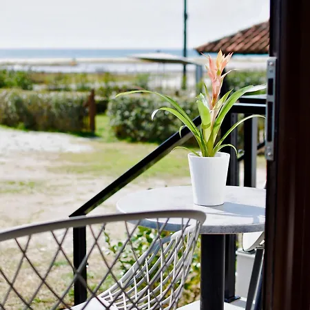 Nine 9 Beachfront Nea Kallikrateia