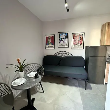 Nine 9 Beachfront Apartment Nea Kallikrateia