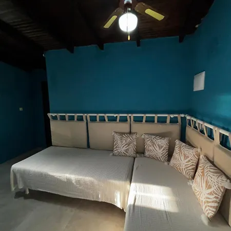 Nine 9 Beachfront Apartment *