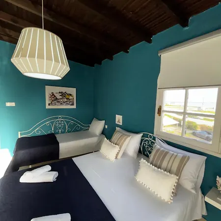Nine 9 Beachfront Apartment *